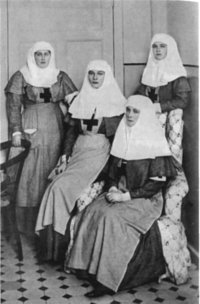 Анна Вырубова(слева) и августейшие сёстры милосердия - Императрица и две Великие Княжны. Царское...